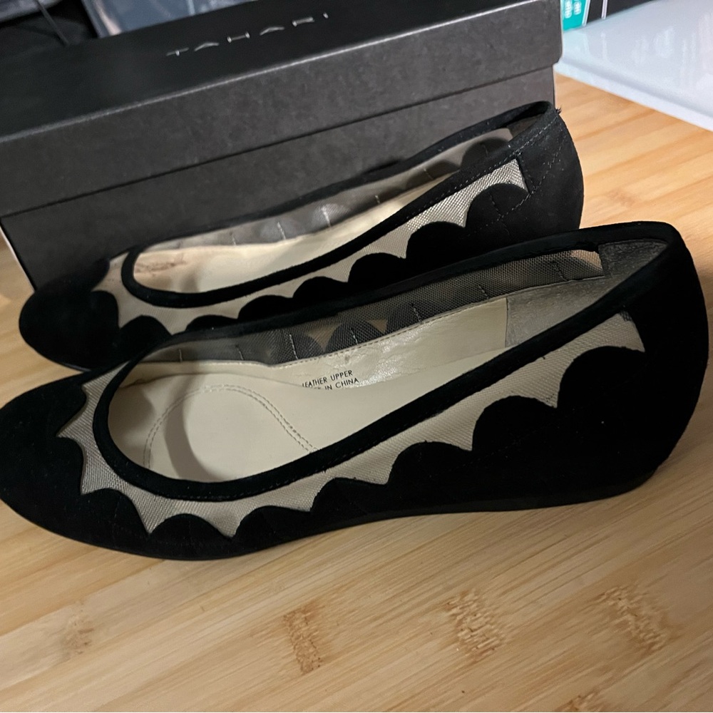 Tahari Daisy Ballet Flats, black color,Size 8M